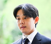 '마약 혐의' 유아인, 두 번째 구속도 피했다…法 "증거 인멸 다툼 여지"