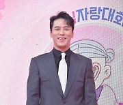 '트로트계 꽃사슴' 장민호, 스타랭킹 男 3위 유지..상위권 '롱런'