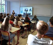 동급생 괴롭힌 14세, 수업 중 경찰에 체포…프랑스서 과잉 대응 논란