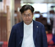 당무위 참석하는 박찬대 최고위원