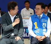 이재명 "尹 잘못 돌아보게 반드시 승리하라"…진교훈 "강서에서 희망 찾겠다"