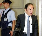 우에다 日銀총재 "금융완화 끈질기게 계속…'물가 2%' 전망 쉽지 않다"