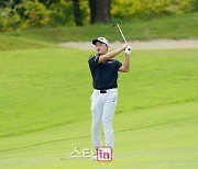 [포토] 타구 방향 살피는 김근태