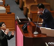 김의겸 "한동훈 모노드라마 연출…野항의 계산에 넣고 국회의장도 소품활용"