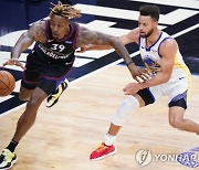 [NBA] ‘나이가 많아서…’ GSW, 하워드와 계약 포기