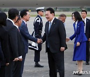 김기현 대표와 인사하는 윤 대통령