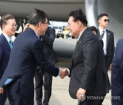 유엔총회 참석 마치고 귀국길 오르는 윤석열 대통령