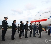 국민의힘 김기현 대표와 악수하는 윤석열 대통령