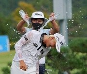 [Ms포토] 허인회 '전가람의 축하~'