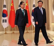 항저우에서 한덕수 만난 시진핑 “방한 문제 진지하게 검토”