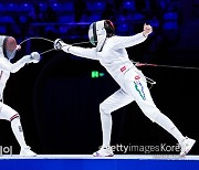 여자 에페 집안 싸움…최인정, 송세라 꺾고 금메달 획득