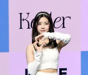 [포토]하트 만들어 보이는 케플러 김다연