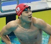 지유찬, 항저우AG 한국수영 첫 금메달…자유형 50ｍ 우승