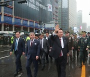 尹대통령, 국군의 날 시가행진…역대 대통령 최초