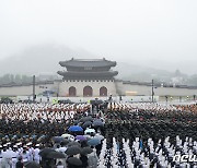 윤 대통령, 건군 75주년 국군의날 시가행진