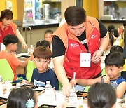 "박정호도 식판경영?"…삼성이 '픽' 한 전현무 맛집, SK하닉에도 들어설까