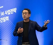 "AI 골드러시 시작, 직진이다"…SKT, AI 전략 '자강' '협력' 투트랙