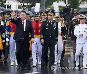 윤석열 대통령, 국군의날 '국민과 함께 하는 행진'으로 진행