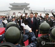 윤석열 대통령, 장병들과 함께 파이팅