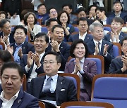 친명, ‘李 공천장’ 거론 가결파 압박…움츠린 비명 “사법리스크 여전”