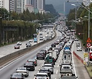 [속보] 고속도로 정체 시작…서울서 부산까지 6시간50분