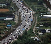 [속보] 서울서 부산까지 5시간 50분…고속도로 정체 여전