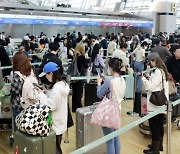 ‘황금연휴’ 7일간…총 121만여명 맞는 인천공항 [포착]