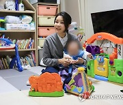 미혼모자가족 복지시설 방문한 김건희 여사