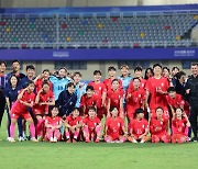 한국 여자축구, 북한과 8강전...벨 감독 "경기 방식 이해 안되지만 꼭 이긴다"