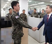 국방장관, 육군 21사단·미사일전략사령부 현장 지도