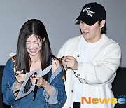 강하늘, ‘홍나라’ 정소민 가방 예쁘네~ [포토엔HD]