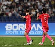 [아시안게임] 한국 여자축구, 홍콩 대파…8강서 '남북 대결'