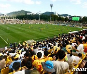 '승리를 위해' 가득찬 광주축구전용구장