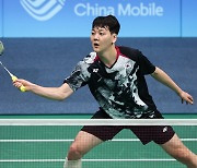 Men's badminton team settle for bronze after grueling 5-hour semifinal