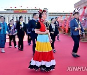 CHINA-BEIJING-MARTYRS' DAY-FALLEN NATIONAL HEROES-FLOWER BASKETS PRESENTING (CN)