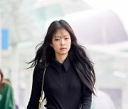 블랙핑크  제니 '샤넬 2024 봄-여름 레디-투-웨어 컬렉션' 쇼 참석 위해 파리로 출국