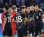 중국 5만 관중 침묵시킨 황선홍호…한국 축구, 6회 연속 4강 진출