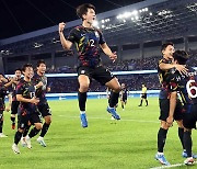 [아시안게임] 남자축구, 8강서 개최국 중국에 2-0 승리‥우즈벡과 4강전