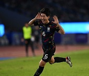 [한국 중국] '중국 수비 자멸' 한국, 홍현석 환상 FK 선제골+송민규 추가골...2-0 리드(전반 종료)