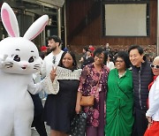 오세훈, 연휴 민생점검…축제·명동 '외국인 환대' 현장 방문