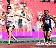 [포토] 박원진 '남자 400m 계주 결선 진출'