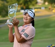 ‘1m 이글’ 유해란, LPGA투어 첫 우승 감격