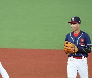 Umpiring a concern as Korea beat Hong Kong 10-0 in baseball opener