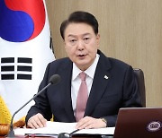 ‘노인의 날’…尹 “자유 대한민국 지킨 어르신께 경의”