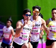 '37년 만 메달 보인다' 男 400m 계주, 한국 新 0.01초 차 역주...2위로 결선 진출