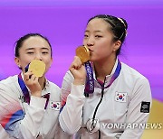 신유빈-전지희 '금메달의 맛'