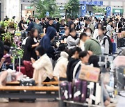 연휴 마지막 붐비는 인천공항 [포토뉴스]