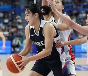 한국 여자농구, 일본에 완패…북한과 3-4위전 재대결