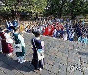 상소 올리기 전 대의사 진행하는 유생들