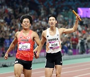 고승환, 남자 400ｍ 계주 3위로 결승선 통과